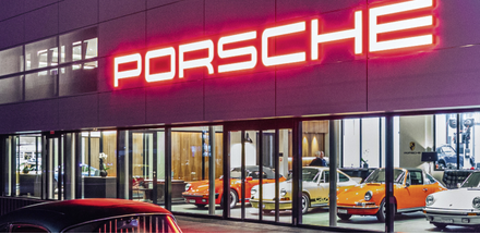 Le projet reprend le corporate design de la célèbre marque automobile Porsche